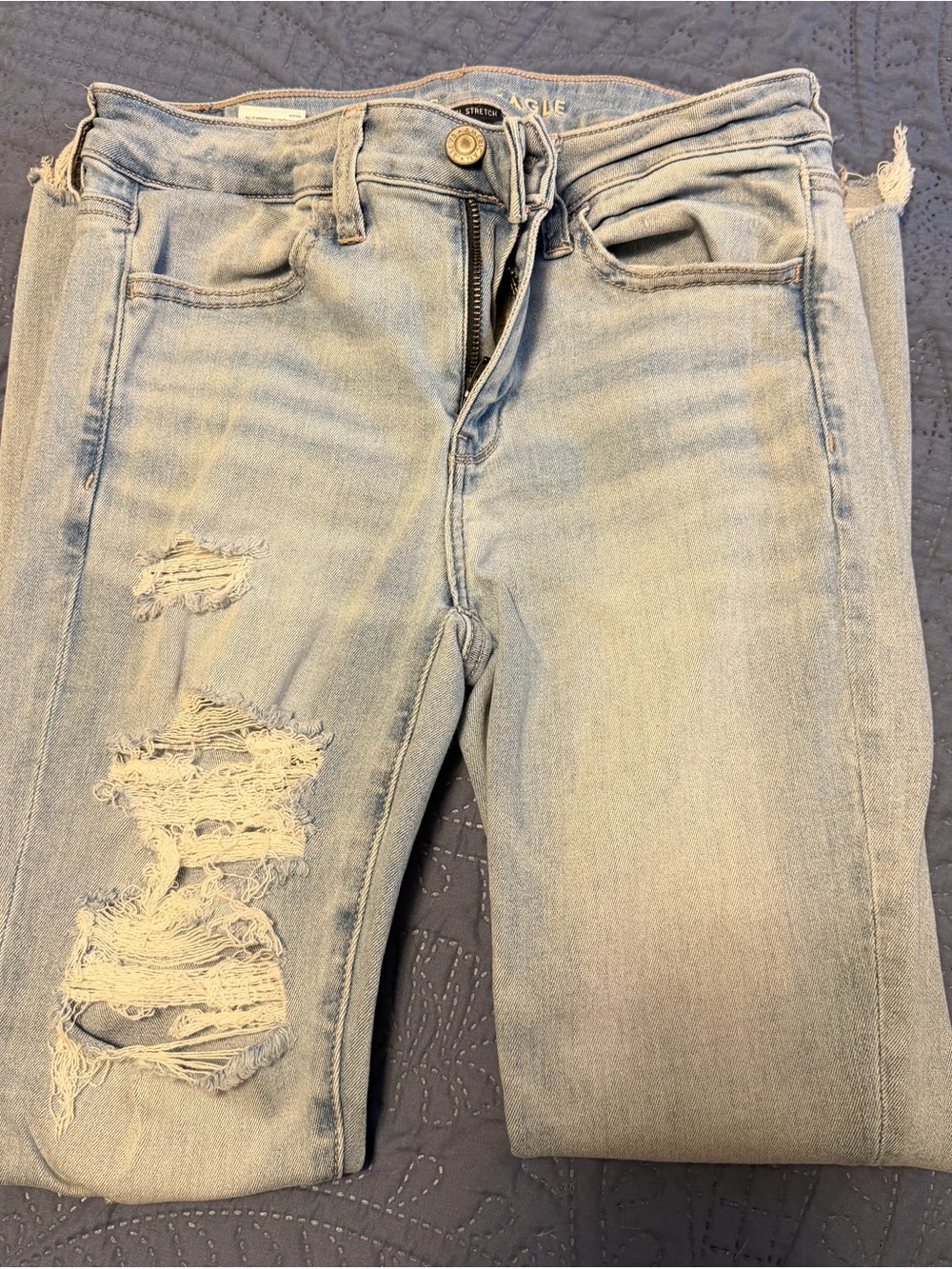 American Eagle Outfitters Women’s Light Blue Distressed Skinny Jeans